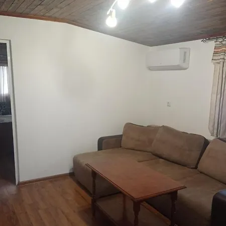 семейна къща лазарови Apartament Sapareva Bania