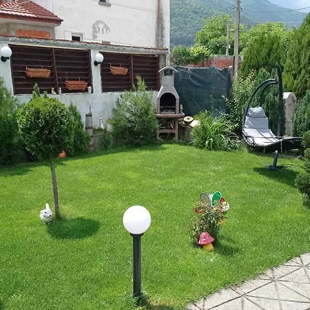 семейна къща лазарови Apartament *