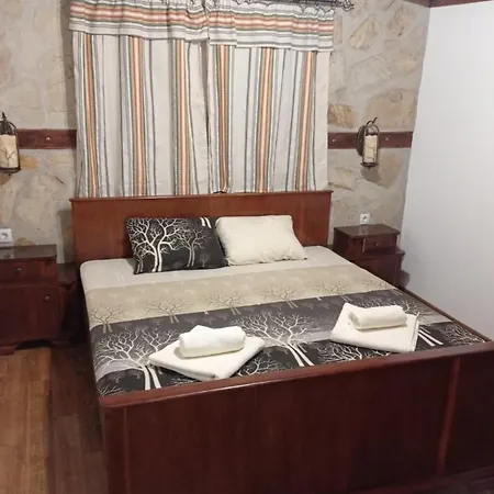 семейна къща лазарови *