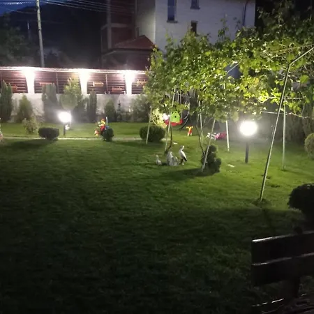 семейна къща лазарови Apartament *